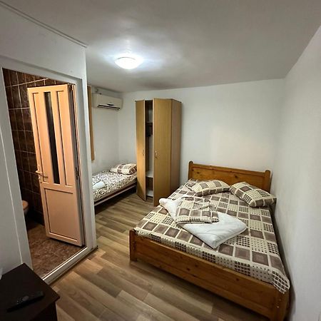Hotel Casa Pestelui Două Mai Exterior foto