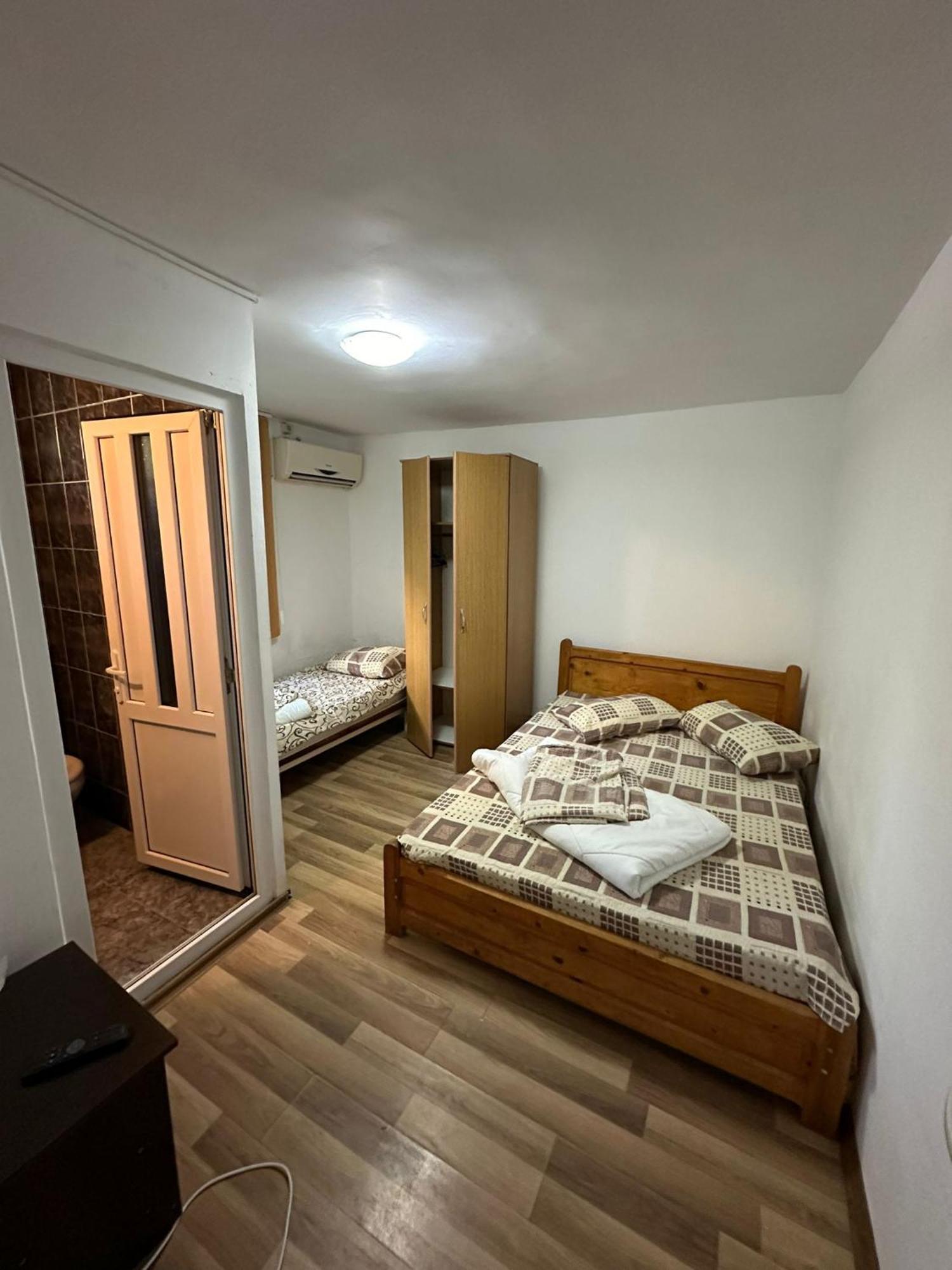 Hotel Casa Pestelui Două Mai Exterior foto